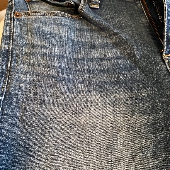 Lucky Brand Sweet Straight Jeans mid rise medium fade raw hem Size 10 / 30 - Picture 13 of 14